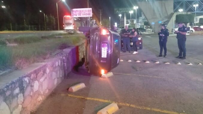 Policías Viales de Aguascalientes atendieron reporte de accidente tipo choque volcadura