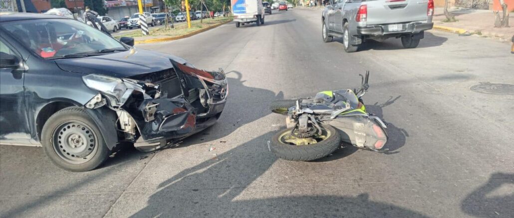 Choque entre moto y vehículo fue intervenido por Policías Viales de Aguascalientes