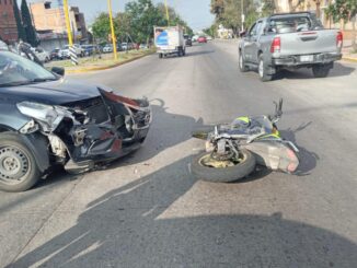 Choque entre moto y vehículo fue intervenido por Policías Viales de Aguascalientes