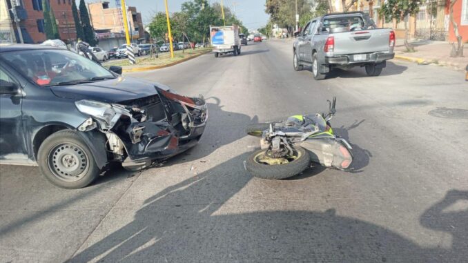 Choque entre moto y vehículo fue intervenido por Policías Viales de Aguascalientes