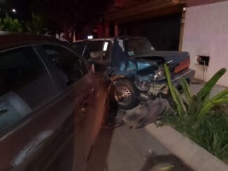 Policías Viales de Aguascalientes atendieron al reporte de accidente contra vehículos estacionados en Trojes de San Nicolás