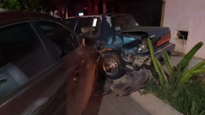 Policías Viales de Aguascalientes atendieron al reporte de accidente contra vehículos estacionados en Trojes de San Nicolás