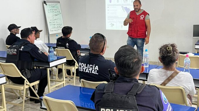 Recibe personal del Centro Estatal de Prevención y vecinos del IV Centenario curso de prevención de lesiones