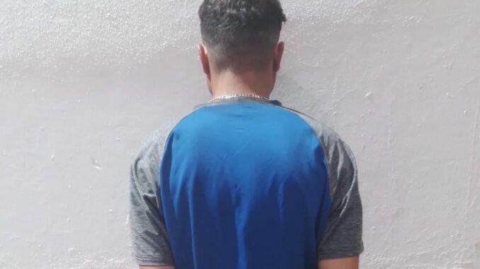 Por el delito de robo con violencia, Policías Municipales de Aguascalientes detienen a una persona en el Barrio de San Marcos