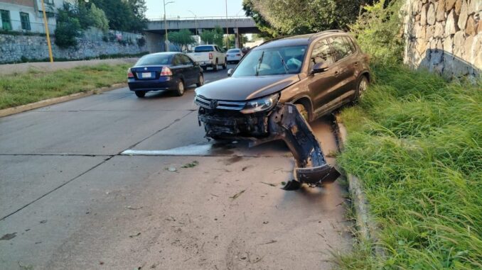 Policías Viales de Aguascalientes atendieron el reporte de accidente que se registró sobre Avenida Ayuntamiento