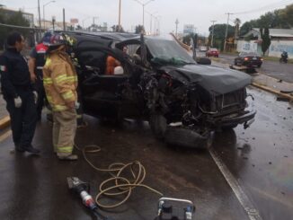 Uniformados de la Policía Vial de Aguascalientes atendieron el reporte de accidente que se registró la mañana de este sábado sobre Avenida Aguascalientes