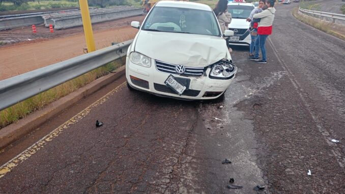 Choque frontal sobre Av. María Escriba de Balaguer en el fraccionamiento Villa Sur fue intervenido por Policías Viales de Aguascalientes