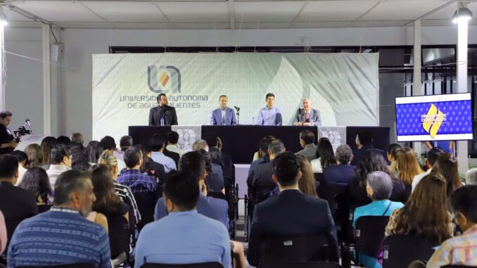 Egresados del Centro de Ciencias Económicas y Administrativas de la UAA comparten sus experiencias en Congreso Internacional