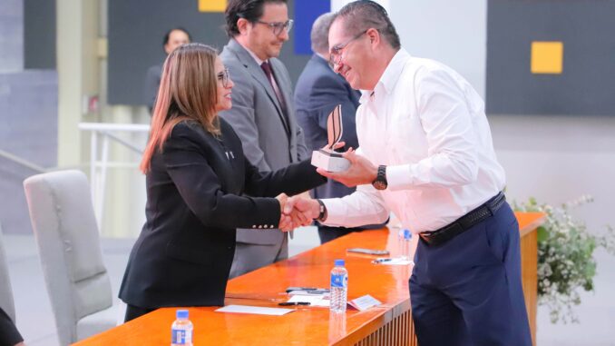 UAA celebra la trayectoria de 136 administrativos de confianza