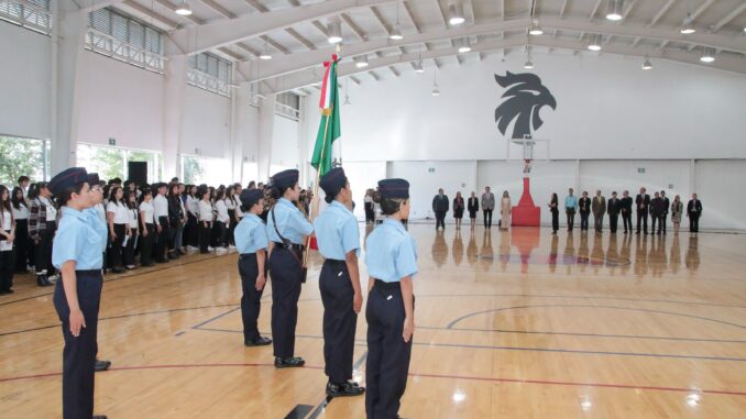 En ceremonia de honores a la bandera, se recuerda el aniversario 60 del edificio que alberga el Plantel Central del Bachillerato de la UAA