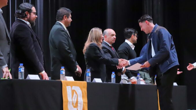 UAA reconoce a 284 alumnos de diversas ingenierías por su alto desempeño