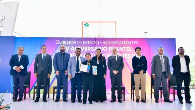 Gobernadora Tere Jiménez refuerza su compromiso con la educación en el XV Aniversario del CONALEP Aguascalientes IV