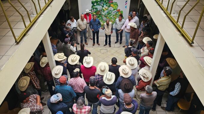 Gobierno del Estado y Ganaderos acuerdan medidas para fortalecer la comercialización de sus productos