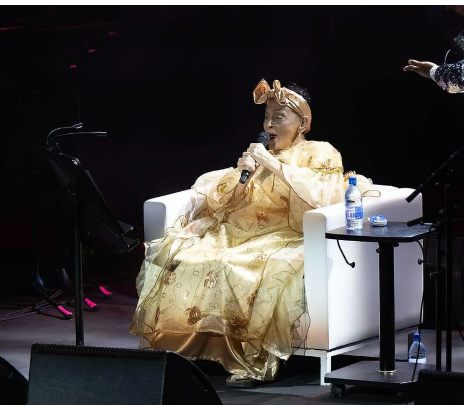 Omara Portuondo se retira definitivamente los escenarios tras su desmayo en Barcelona