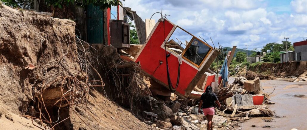 "John" arrasó con casas y sueños de familias en Acapulco