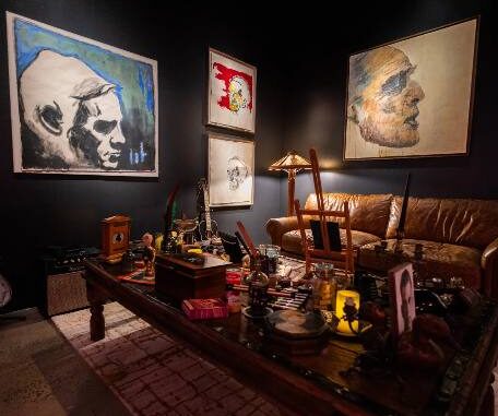 Johnny Deep abre las puertas de sus casas con exposición en NY