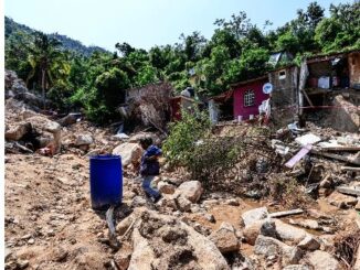 Huracán "John" desplaza a cientos de familias en Acapulco, Guerrero