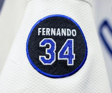 Dodgers usarán parche especial para honrar la memoria de Fernando Valenzuela