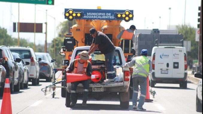 Refuerza obras públicas Municipales mantenimiento a vialidades con pintura de tráfico