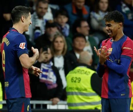 Barcelona golea al Real Madrid en el Bernabéu y se afianza como líder en España