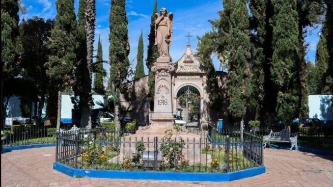 Municipio e INAH conjuntan esfuerzos en la conservación de Monumentos Históricos en panteones