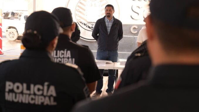 Entrega Bernardino Flores Valles, constancias de capacitación a Policías Municipales de Pabellón de Arteaga