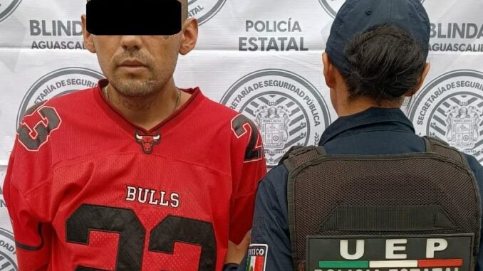 Debido a que llevaba droga entre sus pertenencias fue detenido