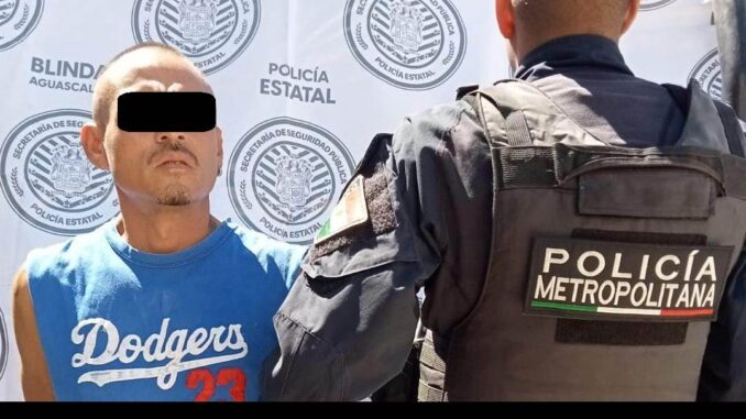 Debido a que llevaba droga entre sus pertenencias fue detenido