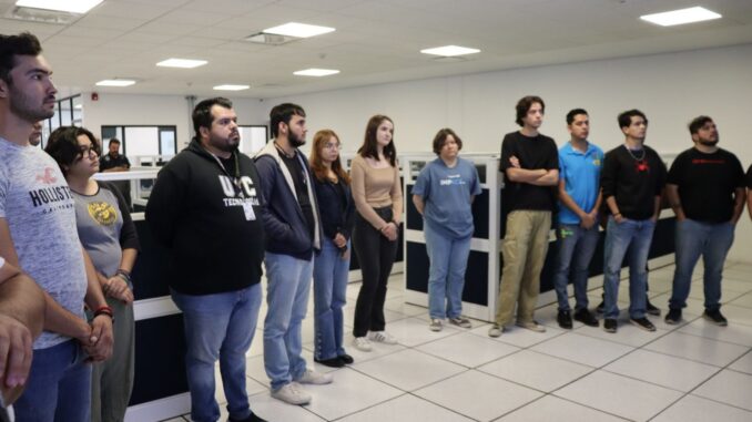 Estudiantes universitarios visitan el C5i