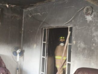 Atienden incendio en casa habitación en Pabellón de Arteaga