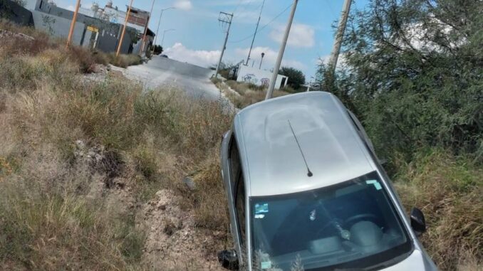 Choque tipo salida de camino es intervenido por Policías Viales de Aguascalientes