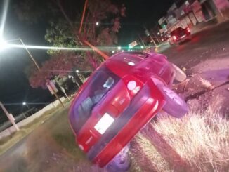 Choque contra poste de alumbrado público fue intervenido por Policías Viales de Aguascalientes