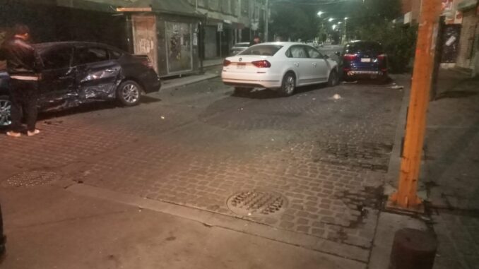 Policías Viales de Aguascalientes atienden reporte de accidente en calles del centro de la ciudad, durante la madrugada