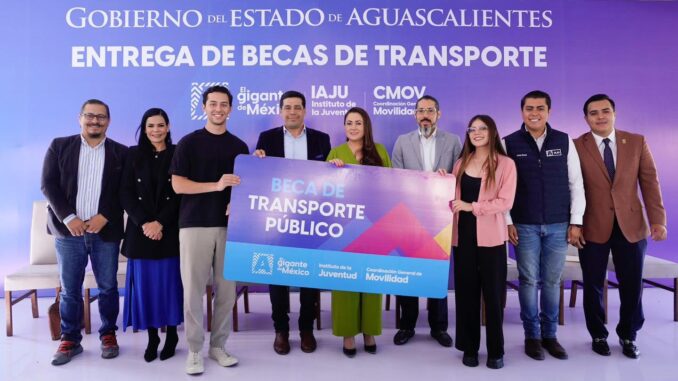 2 mil 500 estudiantes de Aguascalientes reciben de manos de la Gobernadora Tere Jiménez Becas de transporte público