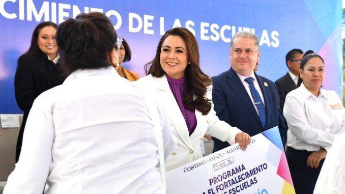 Entrega Gobernadora Tere Jiménez 50 millones de pesos para mejorar escuelas de educación básica