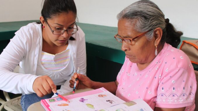 Con tu Servicio Social puedes ayudar a Jóvenes y Adultos a terminar la primaria y secundaria