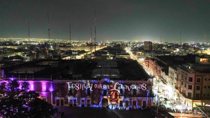 En un ambiente de fiesta, miles de asistentes disfrutaron el tradicional Desfile de Calaveras 2024