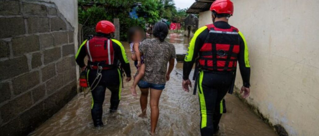 Avance de tormenta Sara genera alerta por fuertes lluvias en estados del sur