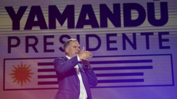 Orsi, heredero político de Mujica, gana la presidencia de Uruguay