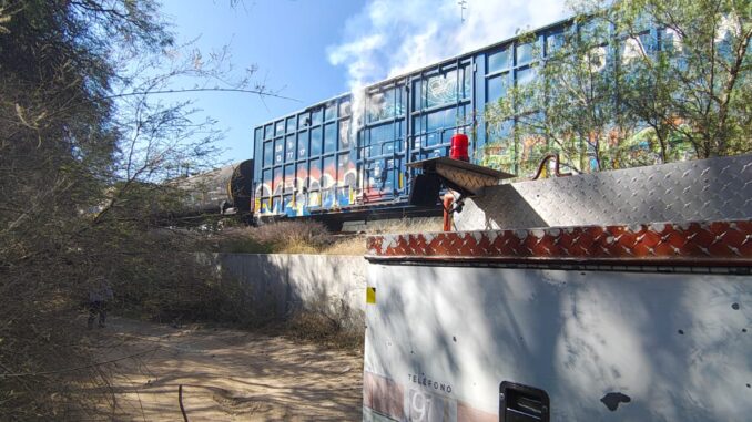 Sofocan incendio de vagón de tren