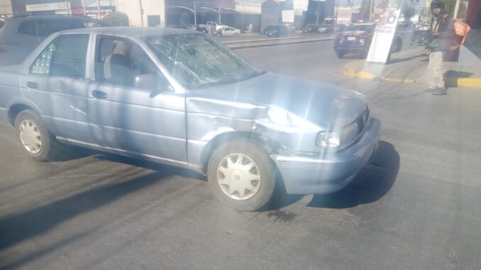 Choque entre motocicleta y vehículo es intervenido por Policías Viales de Aguascalientes