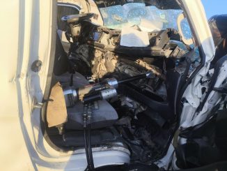 Rescatan elementos de Bomberos del Estado a dos personas prensadas en accidente