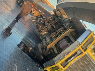 Policías Viales de Aguascalientes atienden el reporte de accidente tipo choque volcadura que se registró sobre Boulevard a Zacatecas