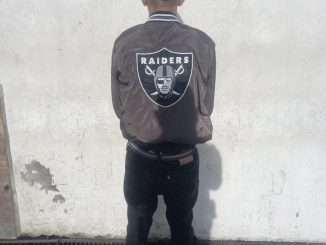 Luego de una riña familiar ocurrida en la Colonia Insurgentes, elementos de la Secretaría de Seguridad Pública Municipal de Aguascalientes detienen a una persona en posesión de un arma prohibida