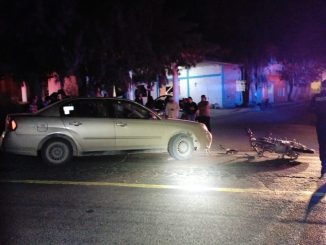 Auxilian a persona lesionada en accidente