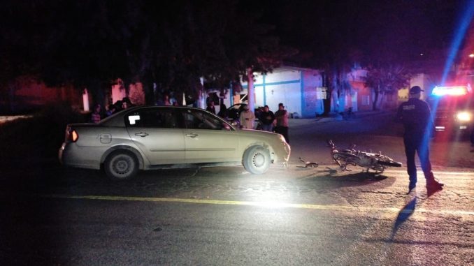 Auxilian a persona lesionada en accidente