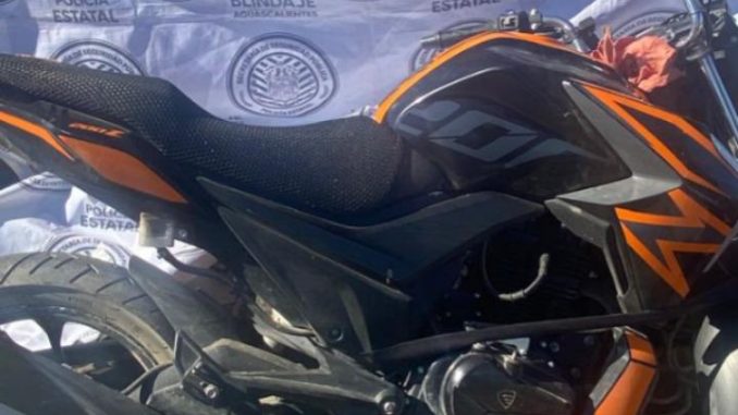 Detienen a una persona por conducir motocicleta con reporte de robo