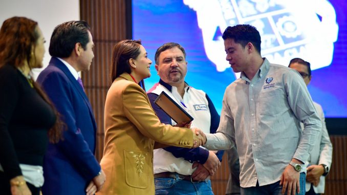 Entrega Gobernadora Tere Jiménez Becas de Inglés a estudiantes del Instituto Tecnológico de Aguascalientes; les permitirán acceder a mejores oportunidades laborales