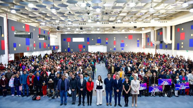 Gobernadora Tere Jiménez concluye con la entrega de 15 mil Becas Educativas en todo el Estado