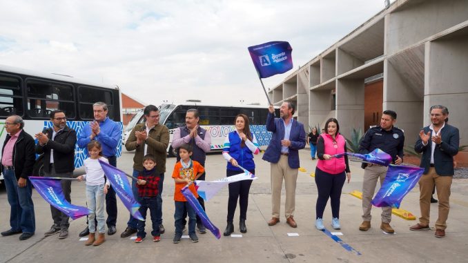 Gobernadora Tere Jiménez entrega 52 nuevas unidades para mejorar el transporte público y anuncia 10 mil tarjetas con viajes gratis por Navidad